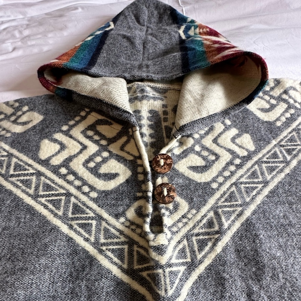 Unisex Alpaca Wool Poncho. (Heather Grey Alpaca)One Size Exclusively Handcrafted - Picture 3 of 9